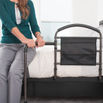 Bettgriff mit ausstellbarem Arm