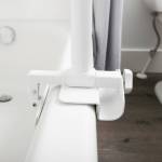 Verklemmt am Badewannenrand