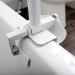 Verklemmt am Badewannenrand