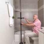 Mister-X mit zwei horizontalen Griffen am WC